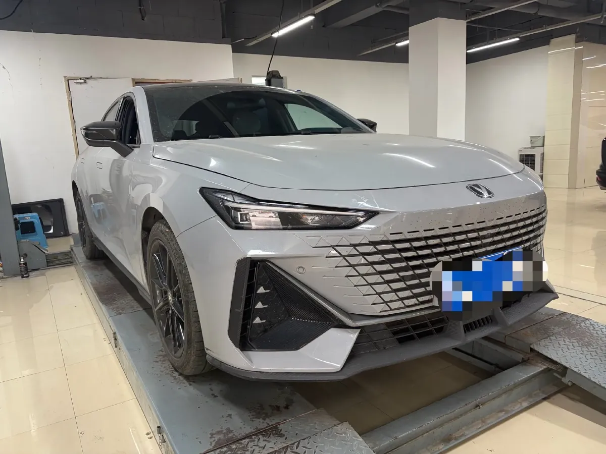 2022 ChangAn UNI-V 1.5T 188HP L4 7DCT,autocango,china used car exporter,china ev exporter,chinese used car exporter,chinese used ev exporter