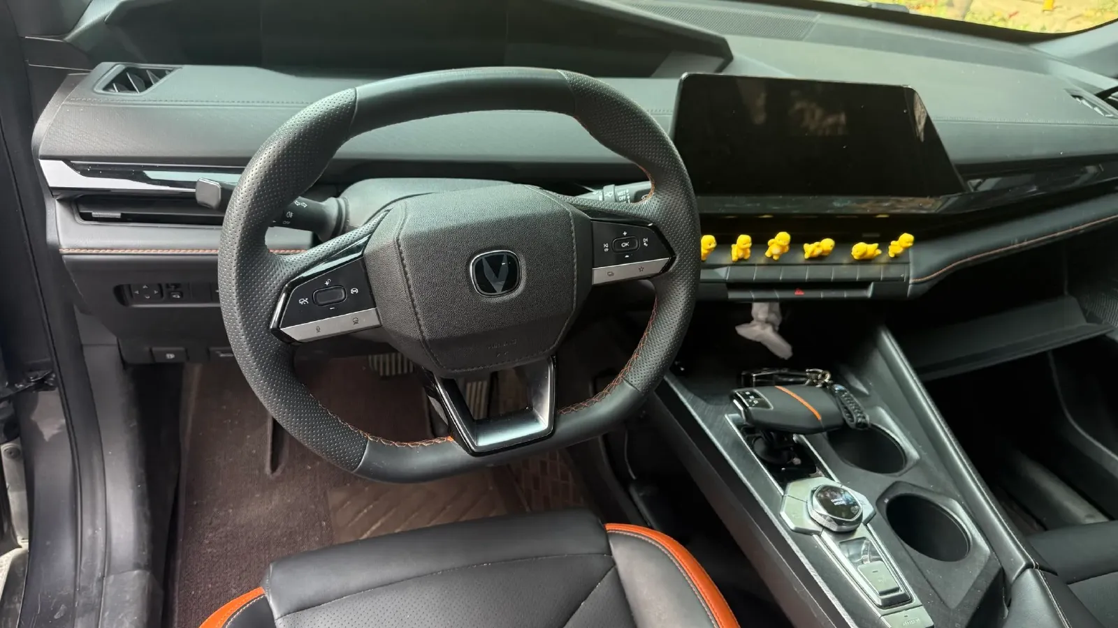 2023 ChangAn UNI-V 1.5T 188HP L4 7DCT,autocango,china used car exporter,china ev exporter,chinese used car exporter,chinese used ev exporter