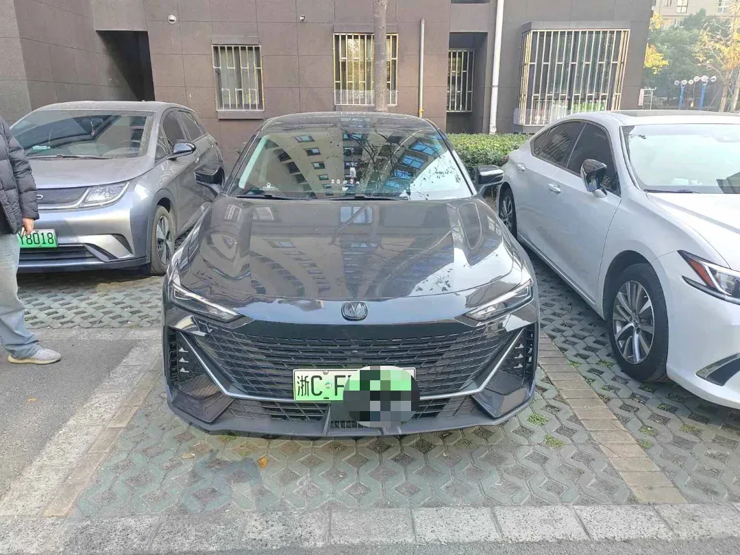 2023 ChangAn UNI-V iDD 1.5T 170HP L4 6TCT PHEV 18.4KWH,autocango,china used car exporter,china ev exporter,chinese used car exporter,chinese used ev exporter