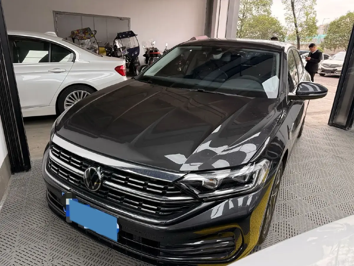 2024 Volkswagen Sagitar 1.5T 160HP L4 7DCT