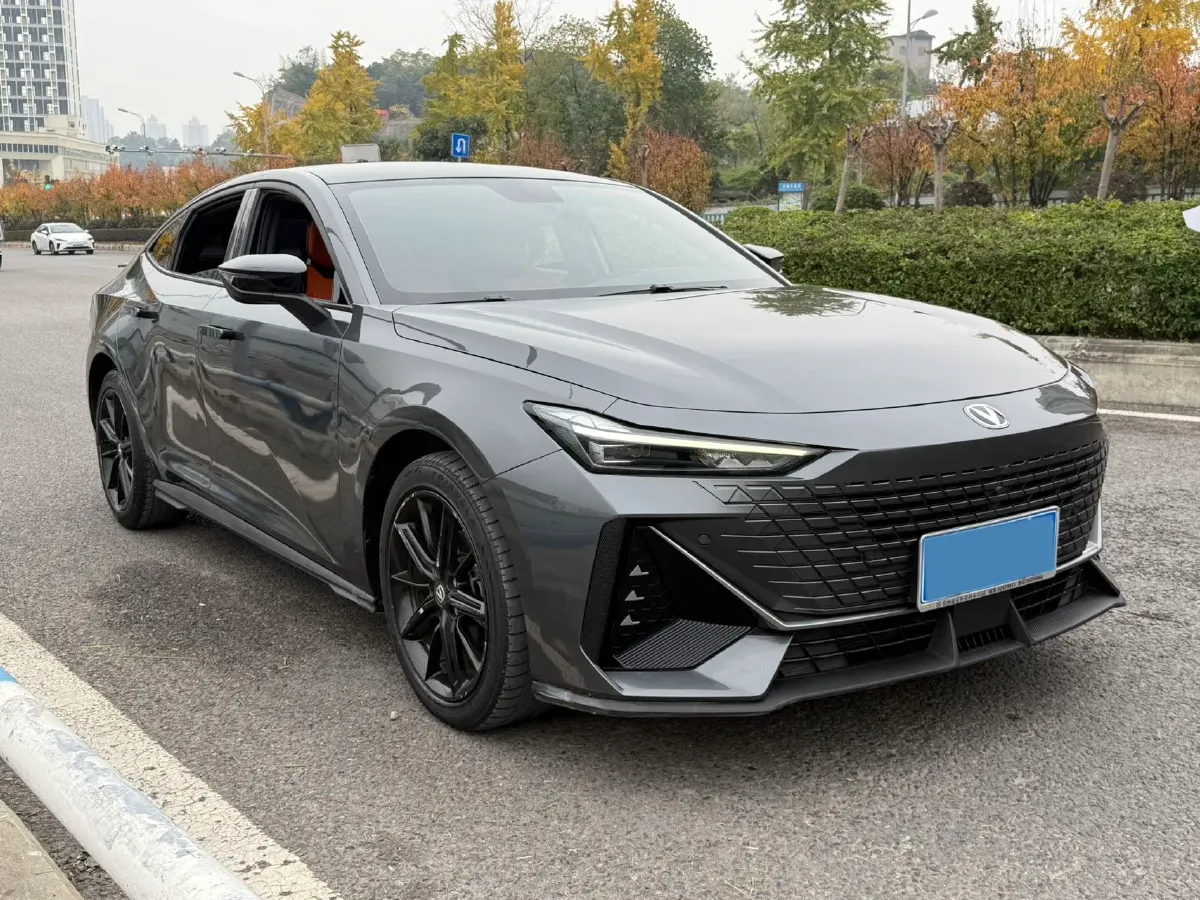 2022 ChangAn UNI-V 1.5T 188HP L4 7DCT,autocango,china used car exporter,china ev exporter,chinese used car exporter,chinese used ev exporter