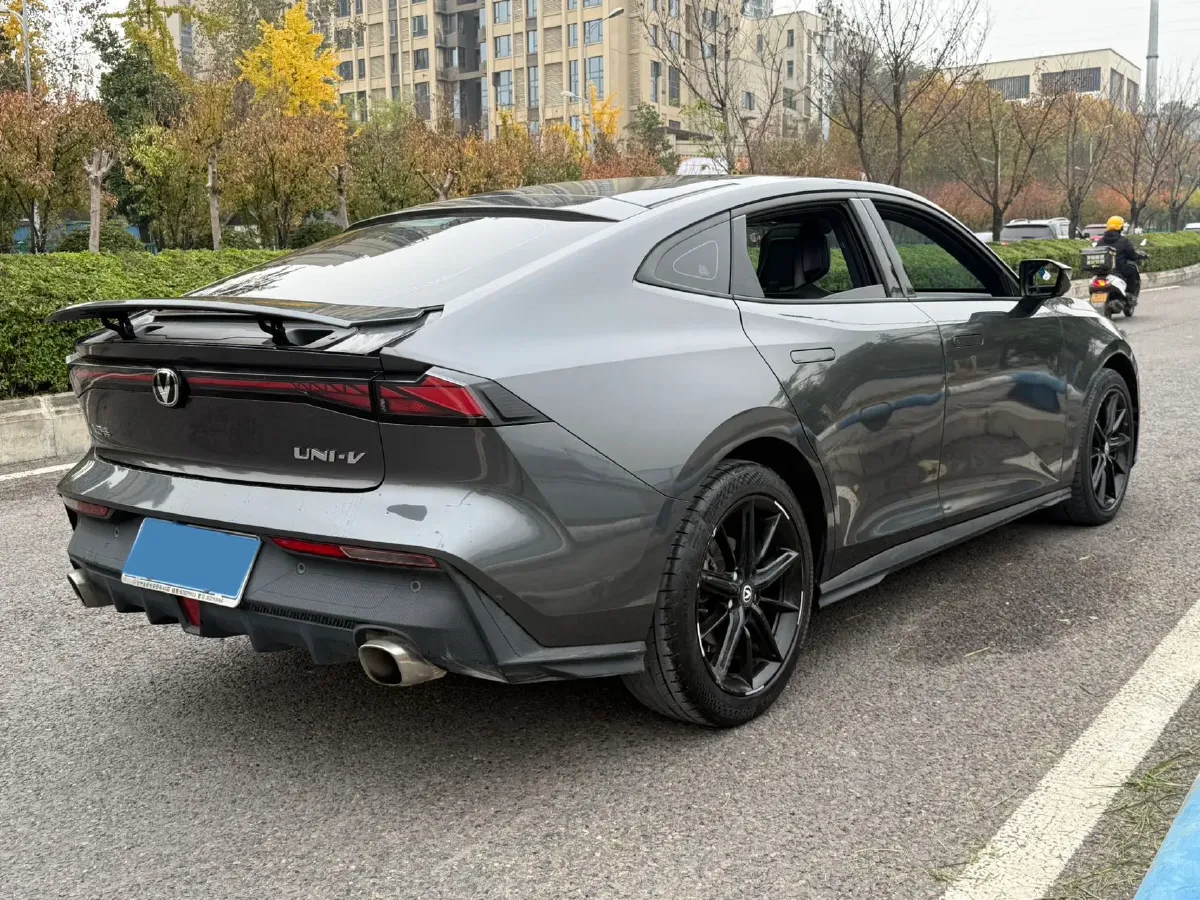 2022 ChangAn UNI-V 1.5T 188HP L4 7DCT,autocango,china used car exporter,china ev exporter,chinese used car exporter,chinese used ev exporter