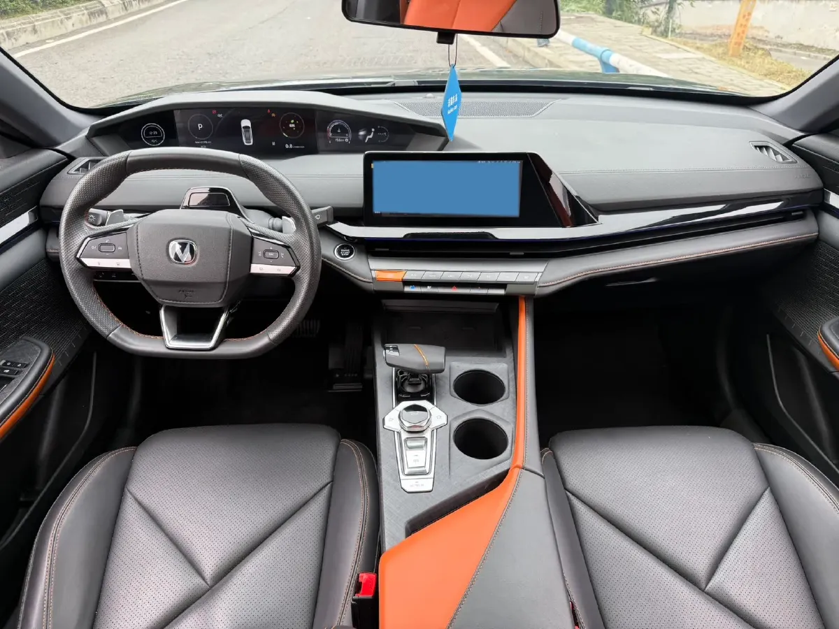 2022 ChangAn UNI-V 1.5T 188HP L4 7DCT,autocango,china used car exporter,china ev exporter,chinese used car exporter,chinese used ev exporter