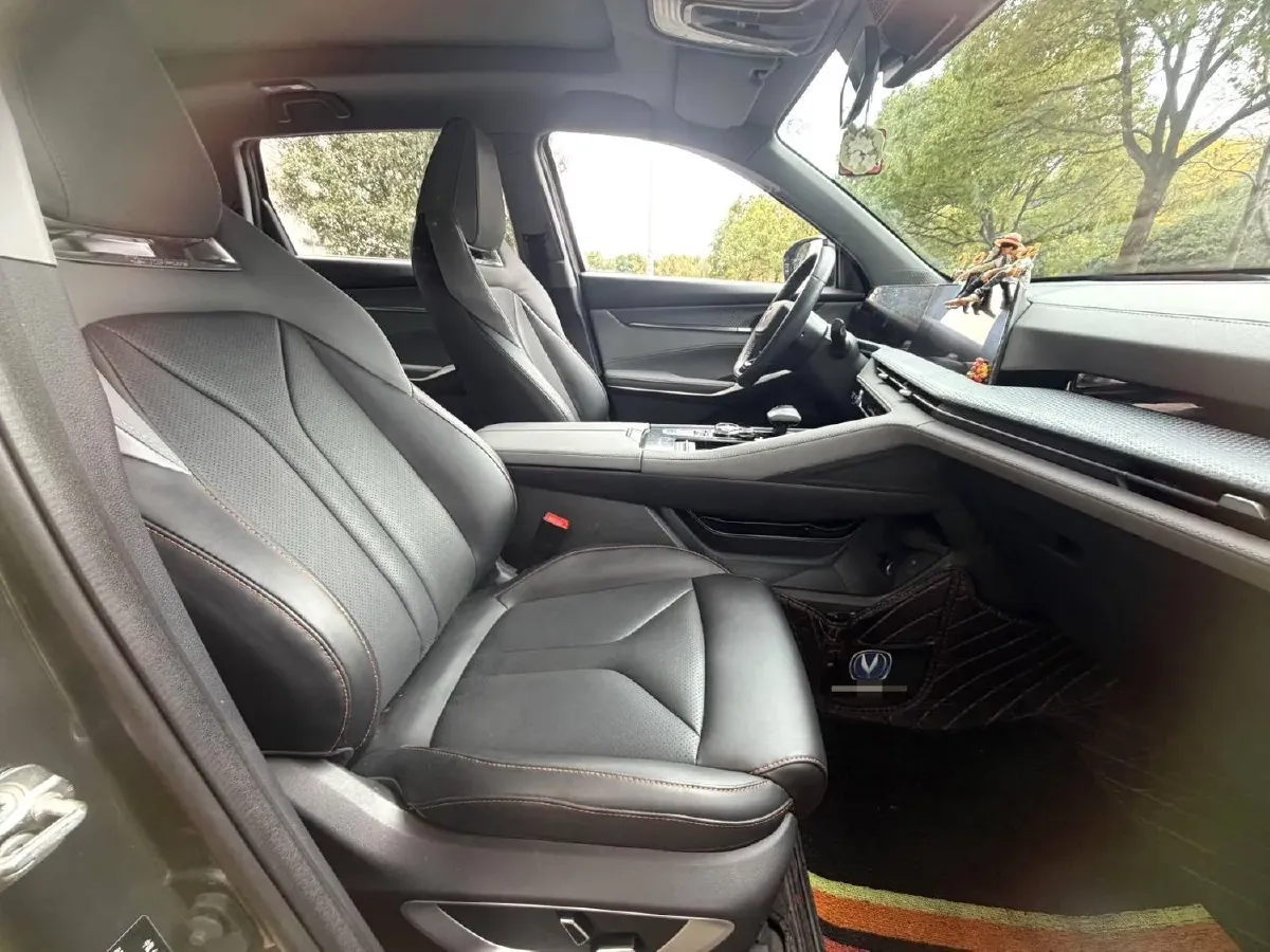 2022 ChangAn CS75 Plus 1.5T 188HP L4 8AT,autocango,china used car exporter,china ev exporter,chinese used car exporter,chinese used ev exporter