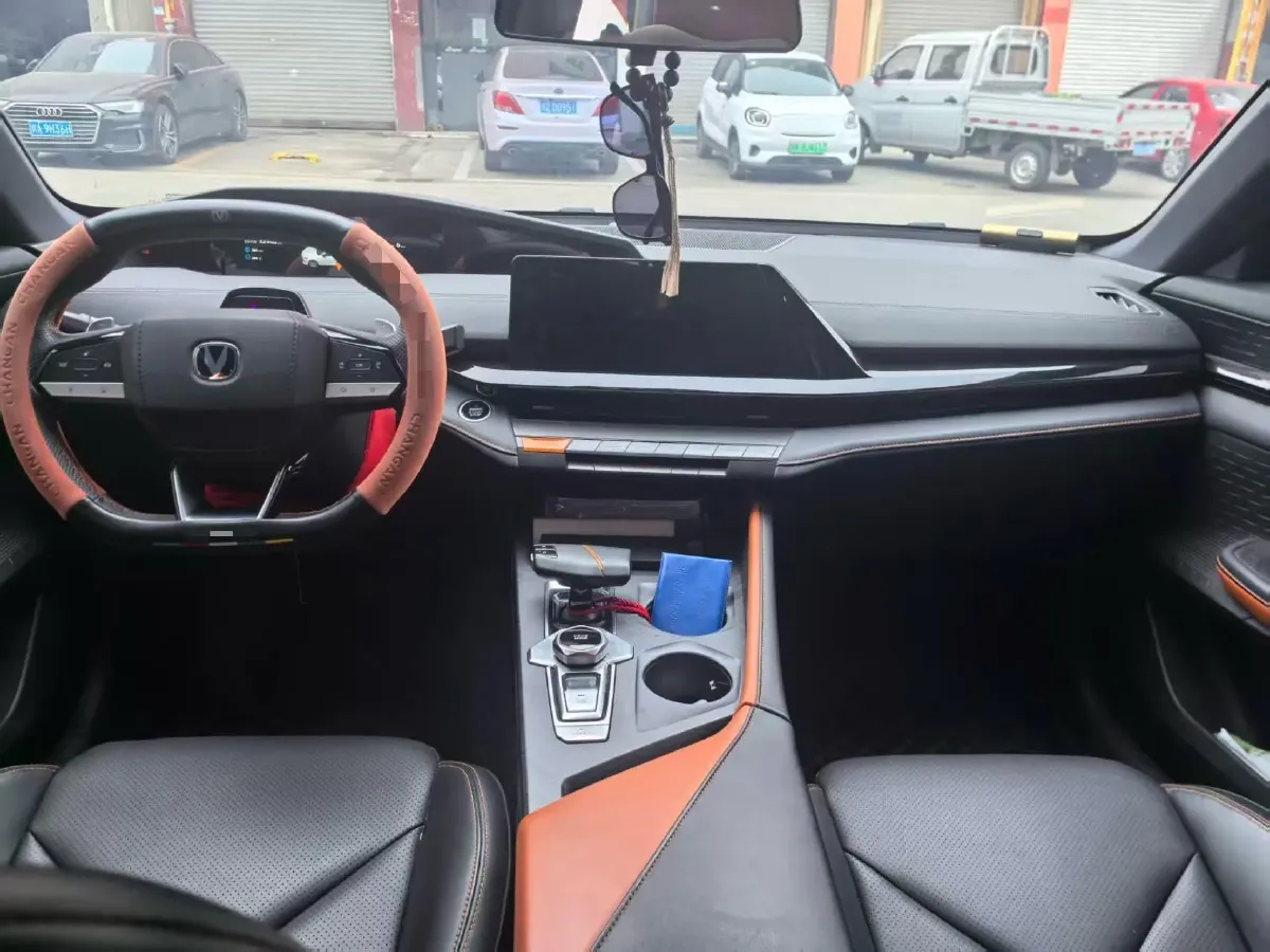 2022 ChangAn UNI-V 1.5T 188HP L4 7DCT,autocango,china used car exporter,china ev exporter,chinese used car exporter,chinese used ev exporter
