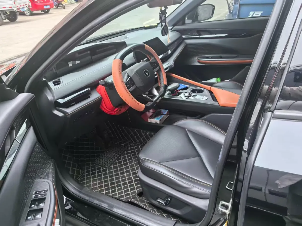 2022 ChangAn UNI-V 1.5T 188HP L4 7DCT,autocango,china used car exporter,china ev exporter,chinese used car exporter,chinese used ev exporter