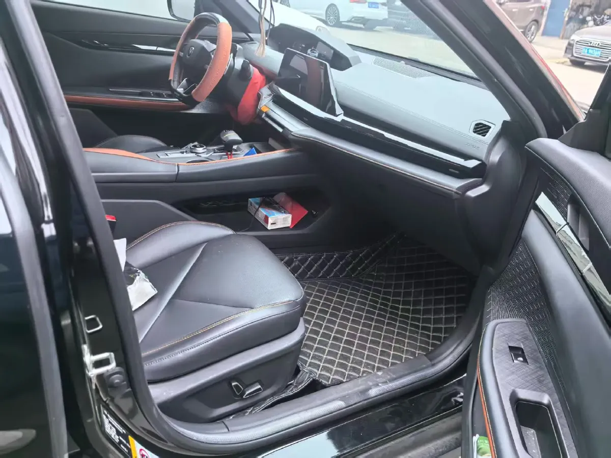 2022 ChangAn UNI-V 1.5T 188HP L4 7DCT,autocango,china used car exporter,china ev exporter,chinese used car exporter,chinese used ev exporter