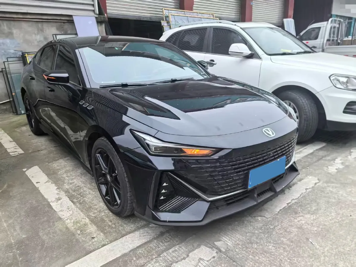 2022 ChangAn UNI-V 1.5T 188HP L4 7DCT,autocango,china used car exporter,china ev exporter,chinese used car exporter,chinese used ev exporter