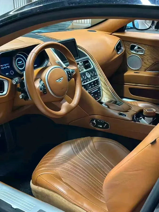 2017 Aston Martin DB11 4.0T 510HP V8 8AT,autocango,china used car exporter,china ev exporter,chinese used car exporter,chinese used ev exporter