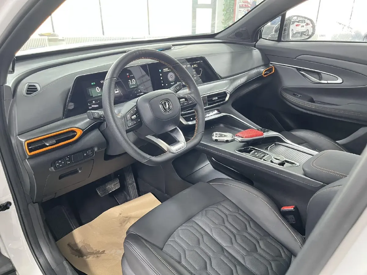 2022 ChangAn UNI-T 1.5T 188HP L4 7DCT,autocango,china used car exporter,china ev exporter,chinese used car exporter,chinese used ev exporter