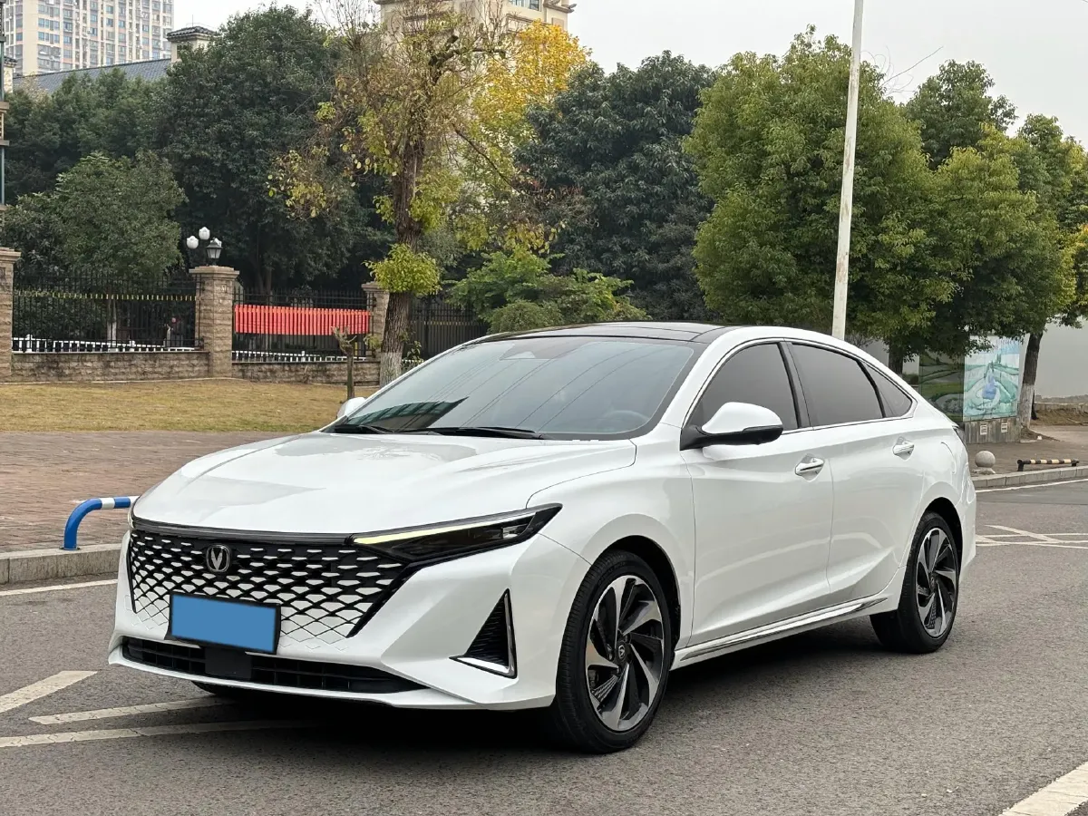 2023 ChangAn Raeton Plus 1.5T 188HP L4 7DCT,autocango,china used car exporter,china ev exporter,chinese used car exporter,chinese used ev exporter