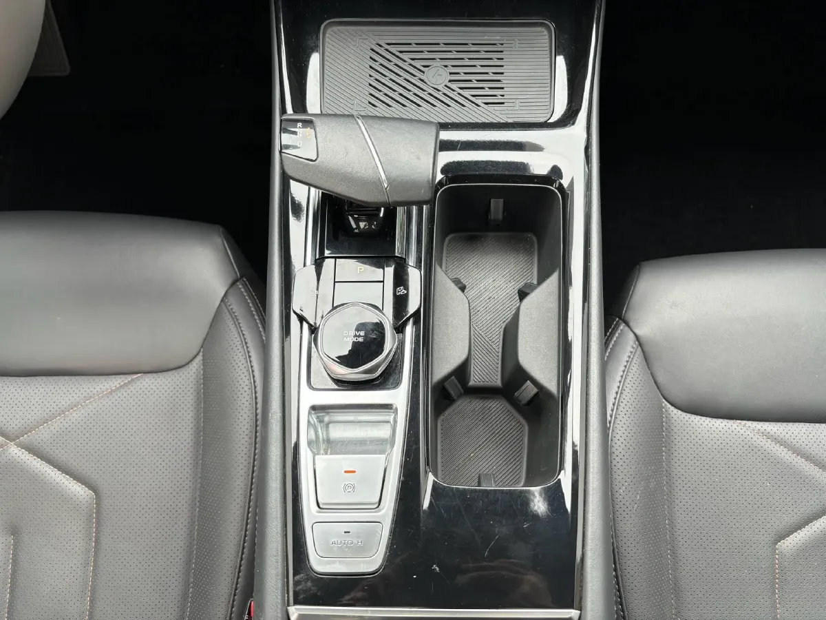 2023 ChangAn Raeton Plus 1.5T 188HP L4 7DCT,autocango,china used car exporter,china ev exporter,chinese used car exporter,chinese used ev exporter