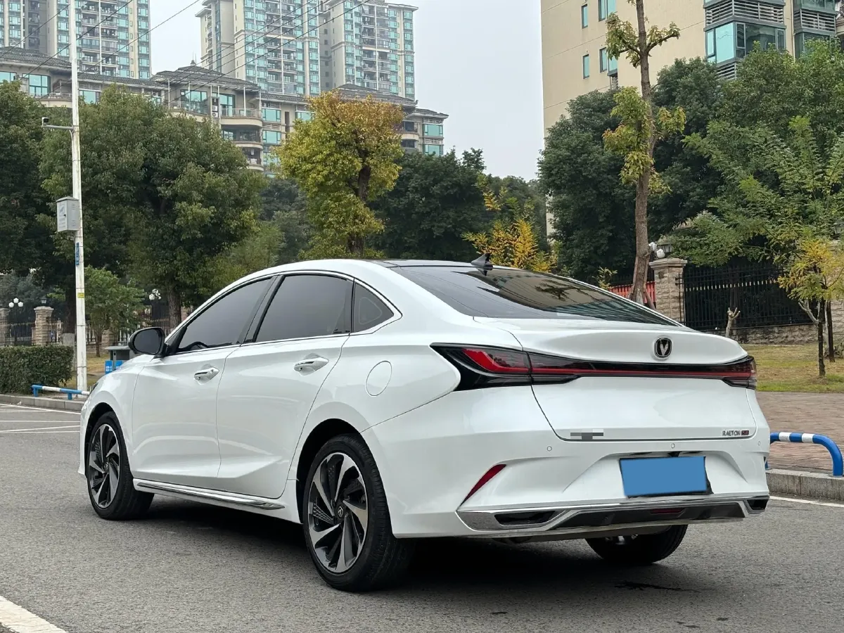 2023 ChangAn Raeton Plus 1.5T 188HP L4 7DCT,autocango,china used car exporter,china ev exporter,chinese used car exporter,chinese used ev exporter