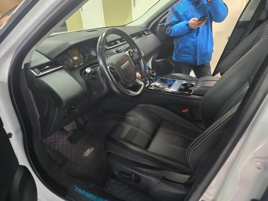 2018 Land Rover Range Rover Velar 2.0T 250HP L4 8AT,autocango,china used car exporter,china ev exporter,chinese used car exporter,chinese used ev exporter