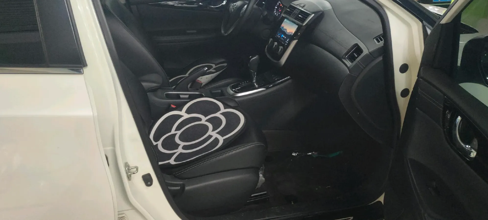 2021 Nissan Tiida 1.6L 122HP L4 CVT,autocango,china used car exporter,china ev exporter,chinese used car exporter,chinese used ev exporter