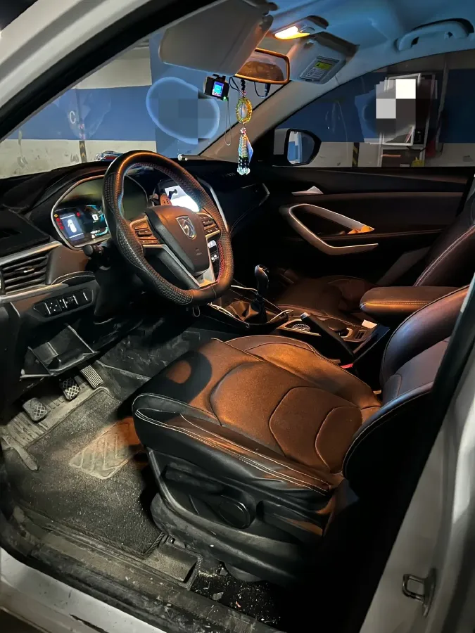 2021 BaoJun 530 1.5T 147HP L4 6MT,autocango,china used car exporter,china ev exporter,chinese used car exporter,chinese used ev exporter