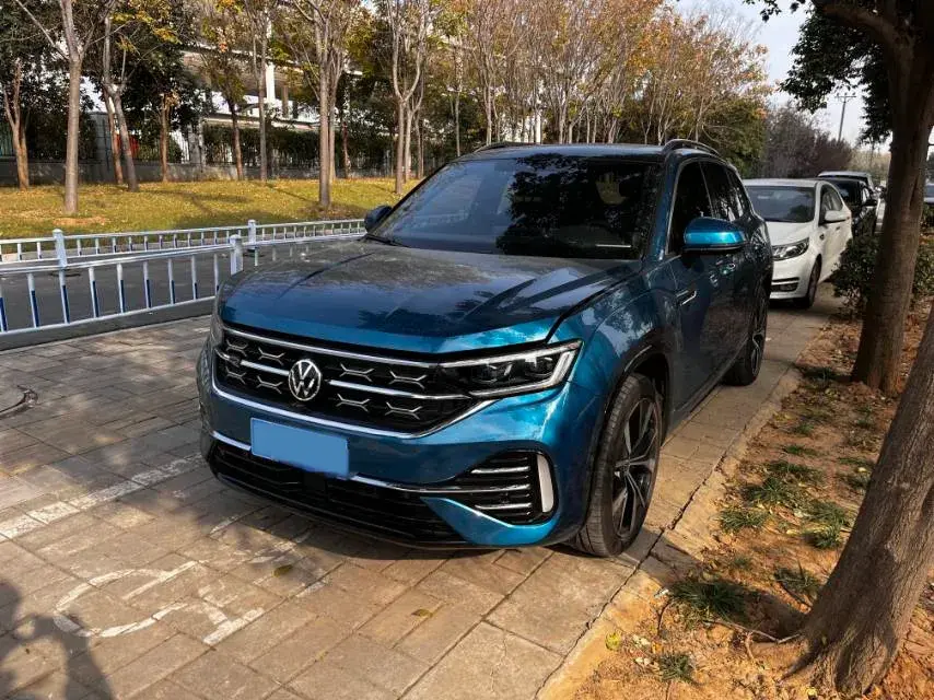 2023 Volkswagen Tayron 2.0T 220HP L4 7DCT