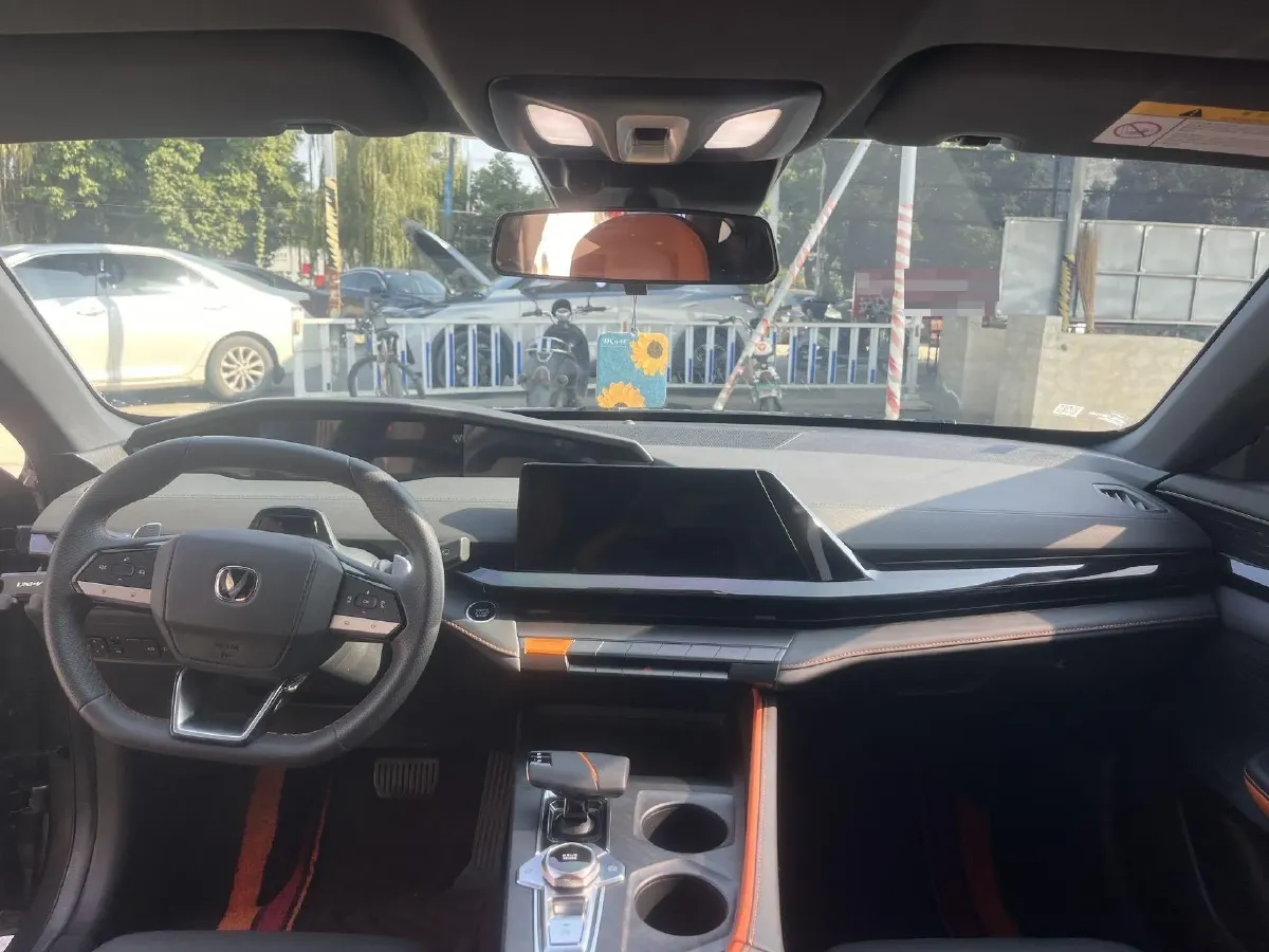 2022 ChangAn UNI-V 1.5T 188HP L4 7DCT,autocango,china used car exporter,china ev exporter,chinese used car exporter,chinese used ev exporter