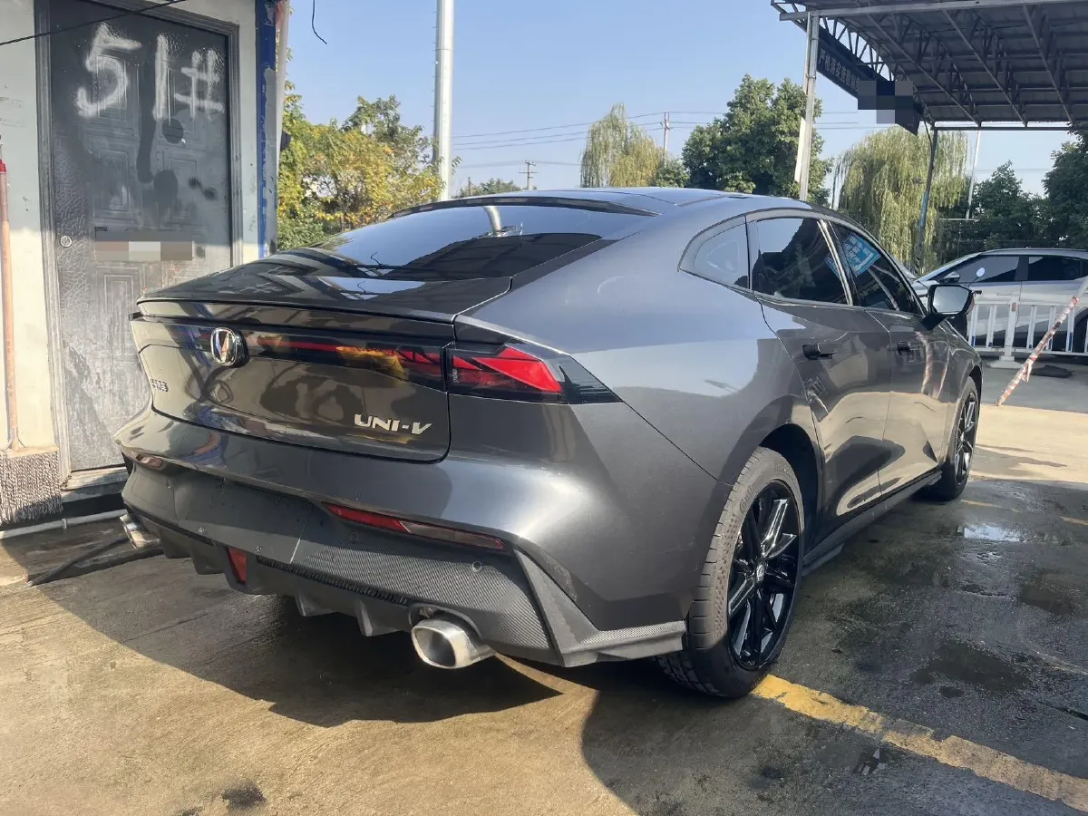 2022 ChangAn UNI-V 1.5T 188HP L4 7DCT,autocango,china used car exporter,china ev exporter,chinese used car exporter,chinese used ev exporter