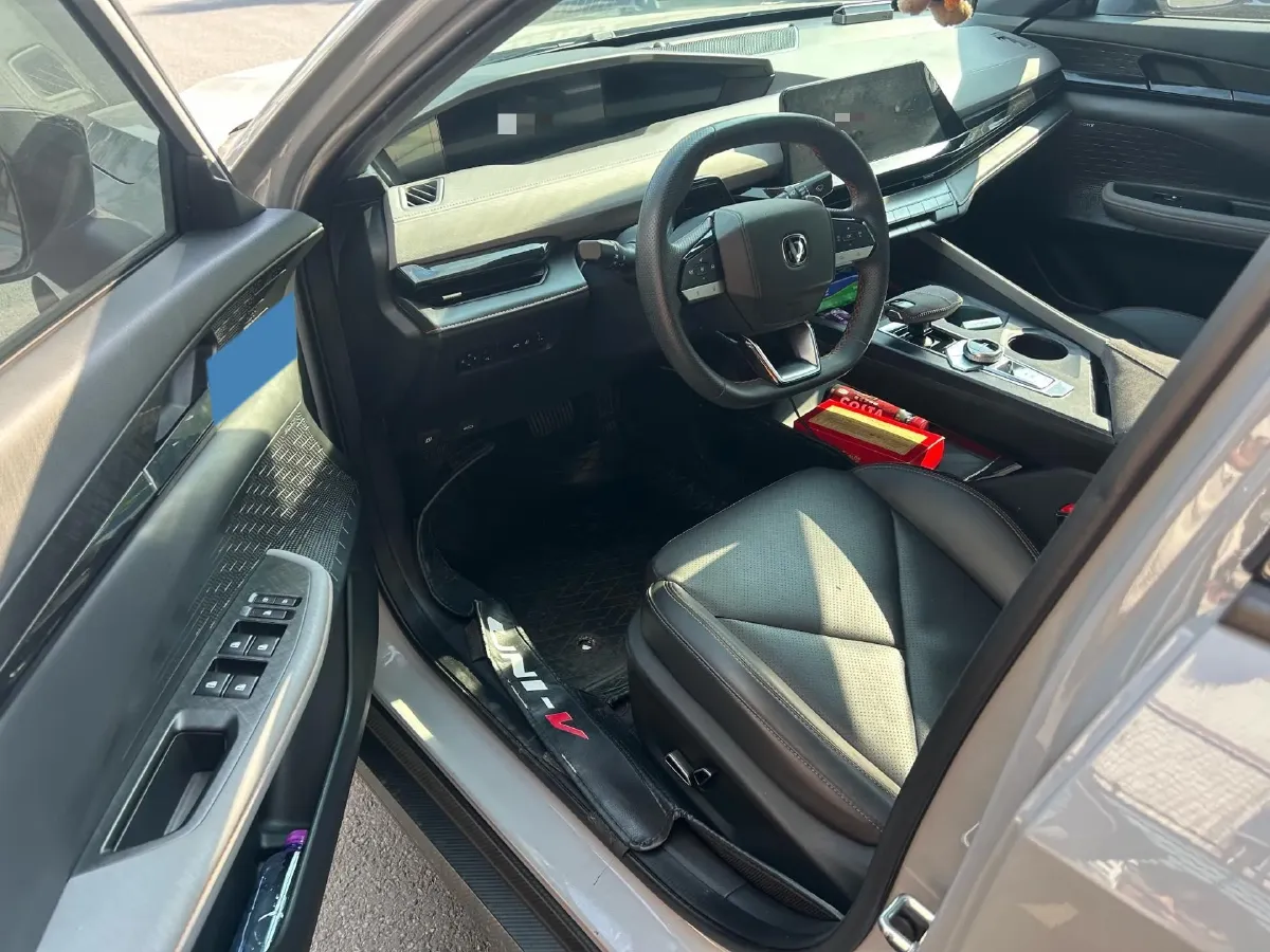 2022 ChangAn UNI-V 1.5T 188HP L4 7DCT,autocango,china used car exporter,china ev exporter,chinese used car exporter,chinese used ev exporter