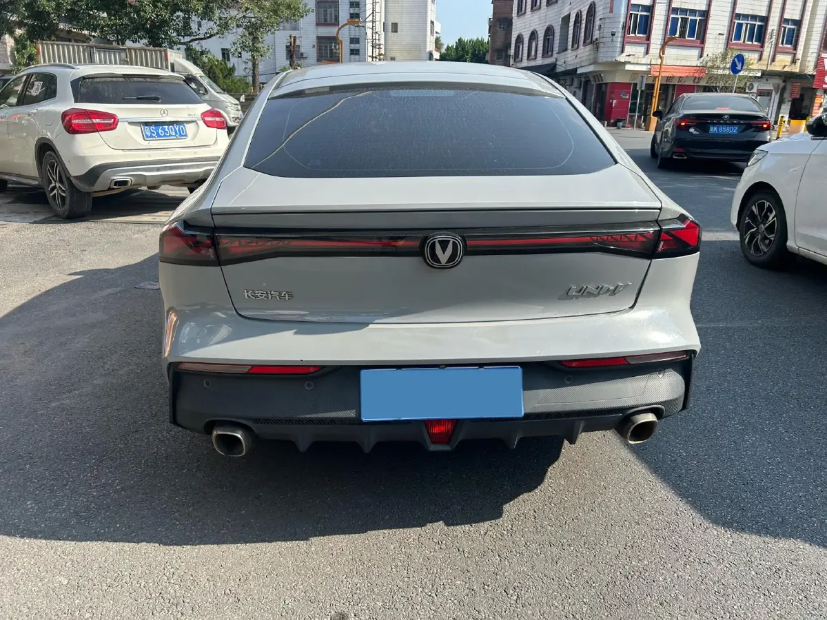 2022 ChangAn UNI-V 1.5T 188HP L4 7DCT,autocango,china used car exporter,china ev exporter,chinese used car exporter,chinese used ev exporter