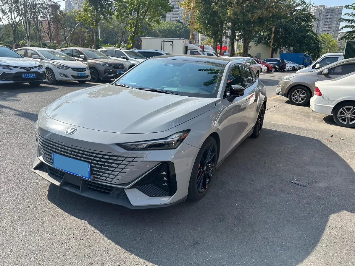 2022 ChangAn UNI-V 1.5T 188HP L4 7DCT,autocango,china used car exporter,china ev exporter,chinese used car exporter,chinese used ev exporter