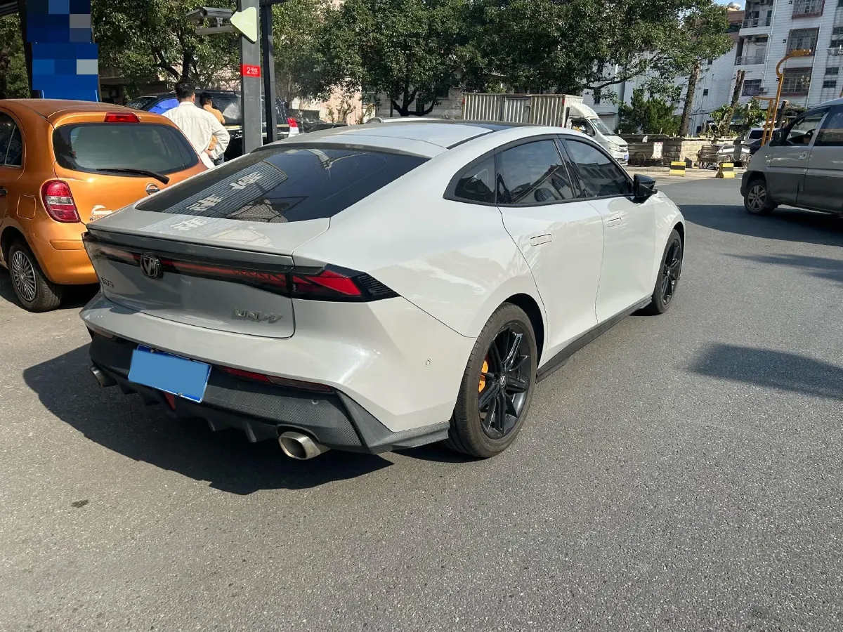 2022 ChangAn UNI-V 1.5T 188HP L4 7DCT,autocango,china used car exporter,china ev exporter,chinese used car exporter,chinese used ev exporter