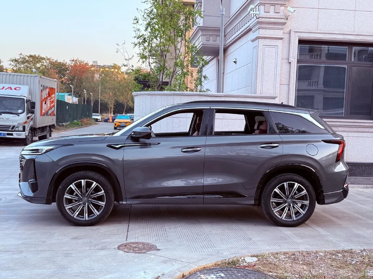 2023 ChangAn CS75 Plus 1.5T 188HP L4 8AT,autocango,china used car exporter,china ev exporter,chinese used car exporter,chinese used ev exporter