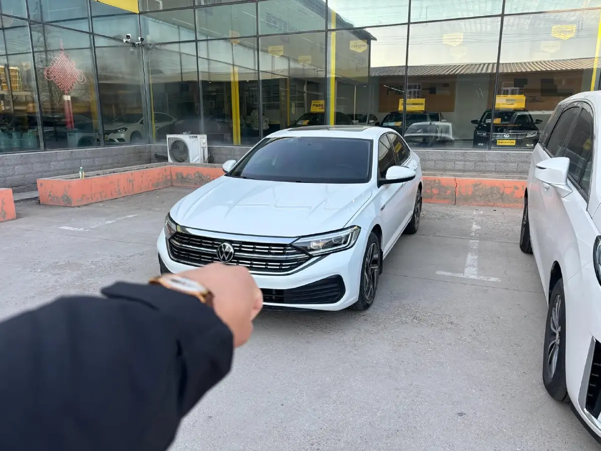 2024 Volkswagen Sagitar 1.5T 160HP L4 7DCT