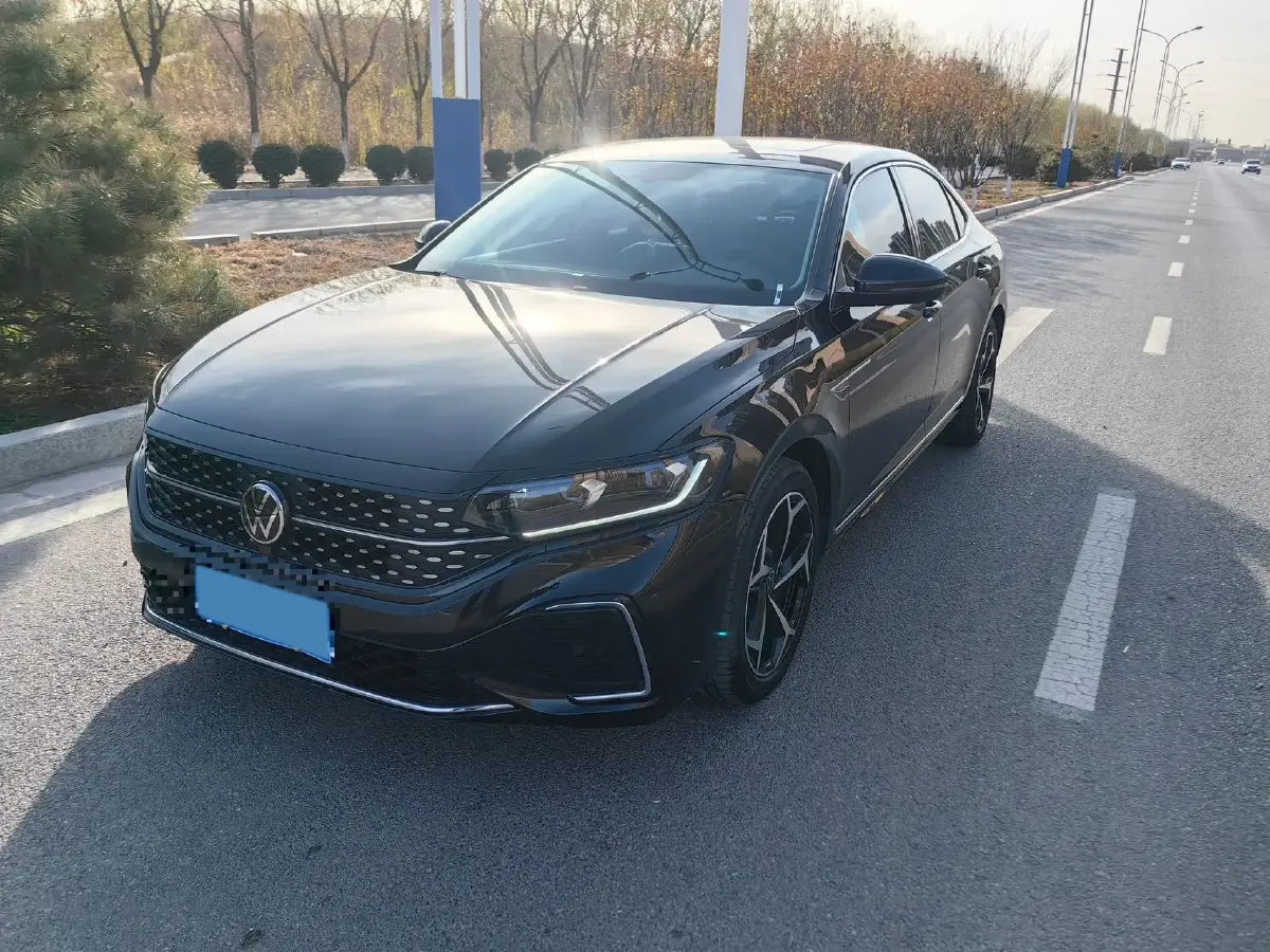 2024 Volkswagen Passat 2.0T 220HP L4 7DCT