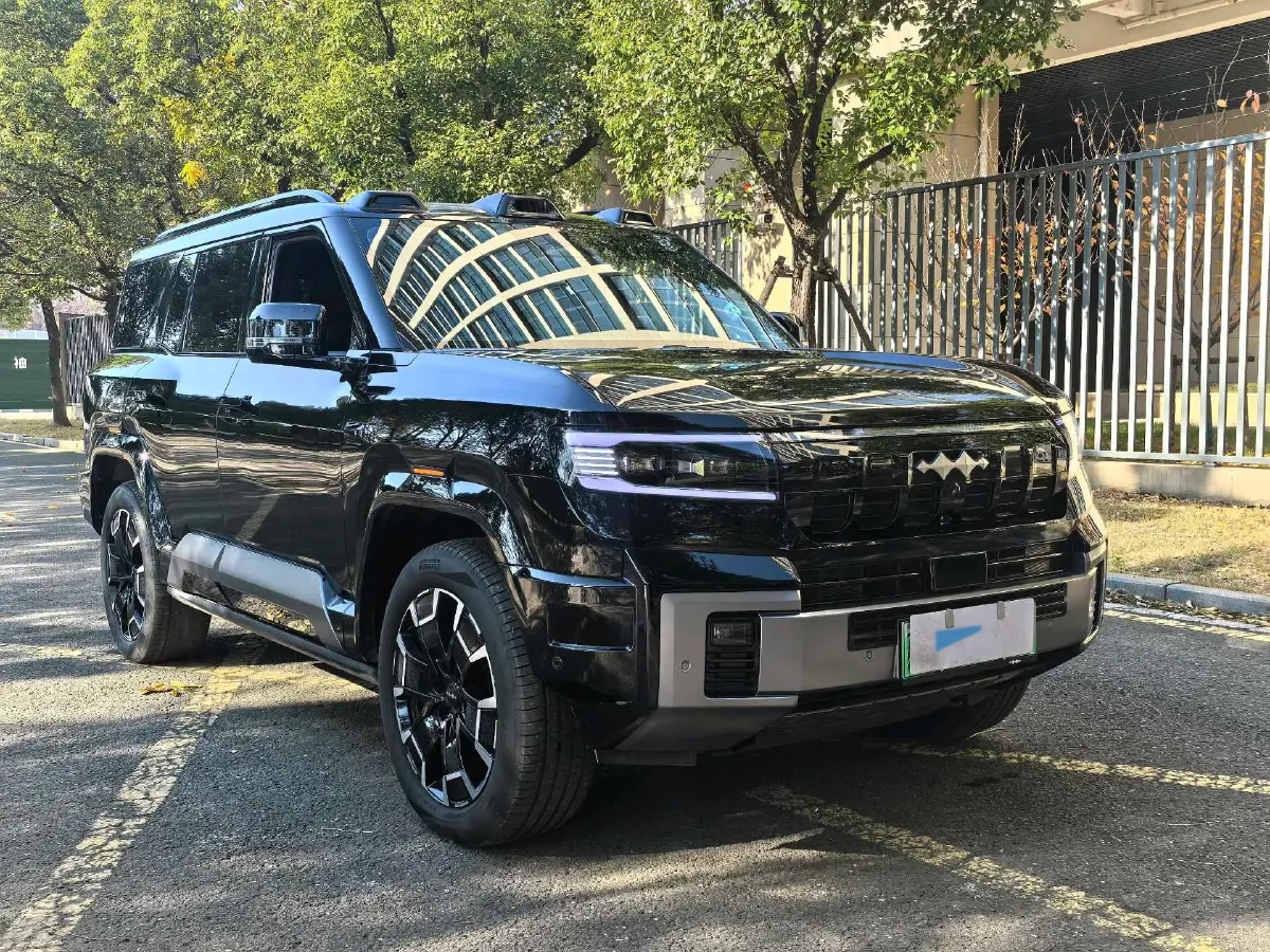 2025 FangChengBao Bao 8 2.0T 245HP L4 E-CVT PHEV 36.8KWH,autocango,china used car exporter,china ev exporter,chinese used car exporter,chinese used ev exporter