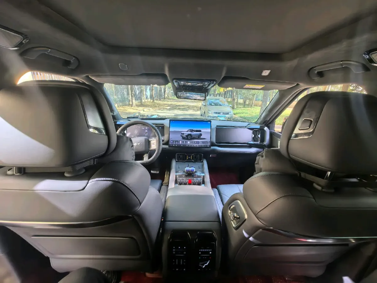 2025 FangChengBao Bao 8 2.0T 245HP L4 E-CVT PHEV 36.8KWH,autocango,china used car exporter,china ev exporter,chinese used car exporter,chinese used ev exporter