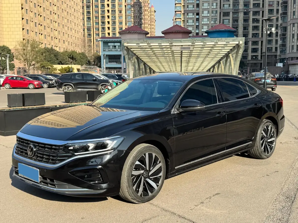 2023 Volkswagen Passat 2.0T 186HP L4 7DCT