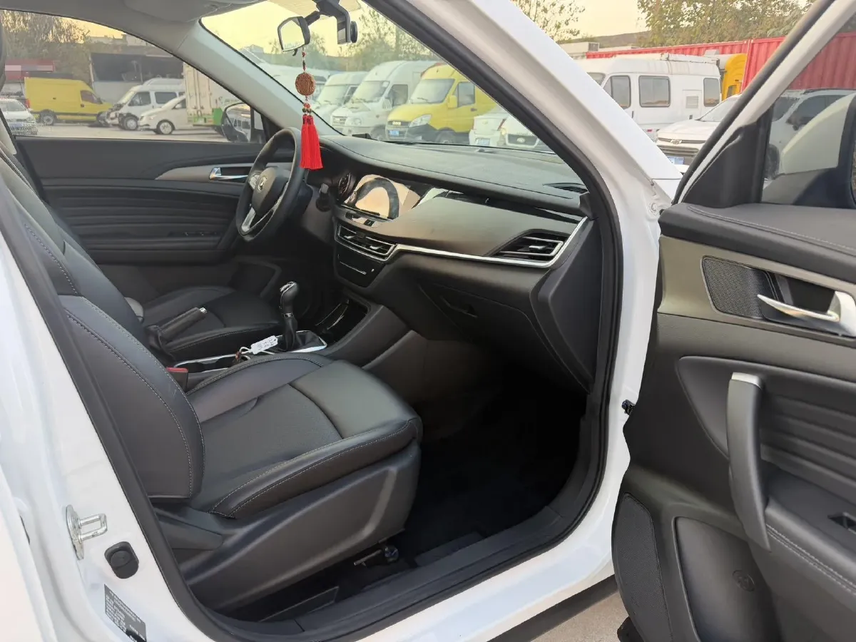 2022 ChangAn Eado 1.6L 128HP L4 5MT,autocango,china used car exporter,china ev exporter,chinese used car exporter,chinese used ev exporter