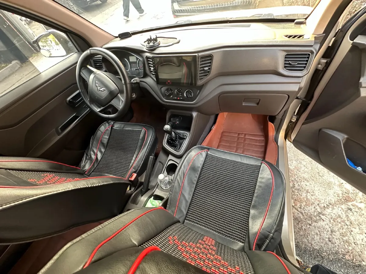 2019 WuLing HongGuang V 1.5L 99HP L4 6MT,autocango,china used car exporter,china ev exporter,chinese used car exporter,chinese used ev exporter