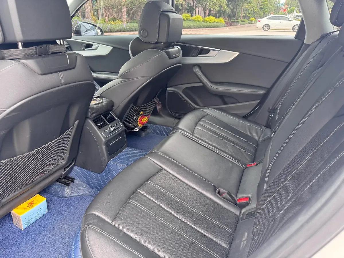 2022 Audi A4L 2.0T 190HP L4 7DCT,autocango,china used car exporter,china ev exporter,chinese used car exporter,chinese used ev exporter