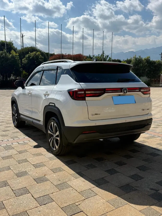 2021 ChangAn CS35 Plus 1.6L 128HP L4 5MT,autocango,china used car exporter,china ev exporter,chinese used car exporter,chinese used ev exporter
