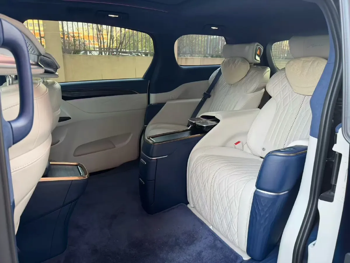 2022 Buick GL8 2.0T 237HP L4 9AT,autocango,china used car exporter,china ev exporter,chinese used car exporter,chinese used ev exporter