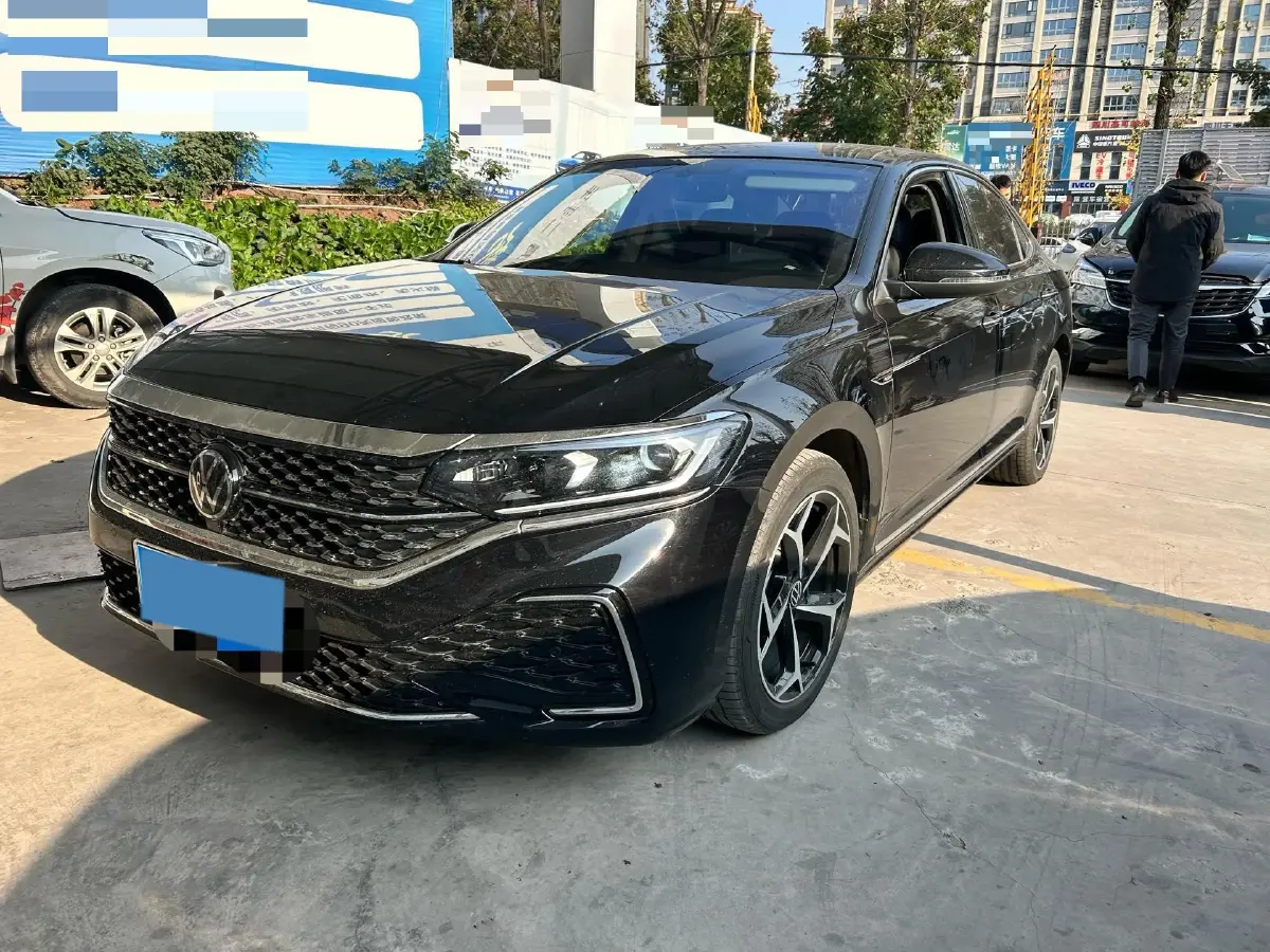 2024 Volkswagen Passat 2.0T 220HP L4 7DCT