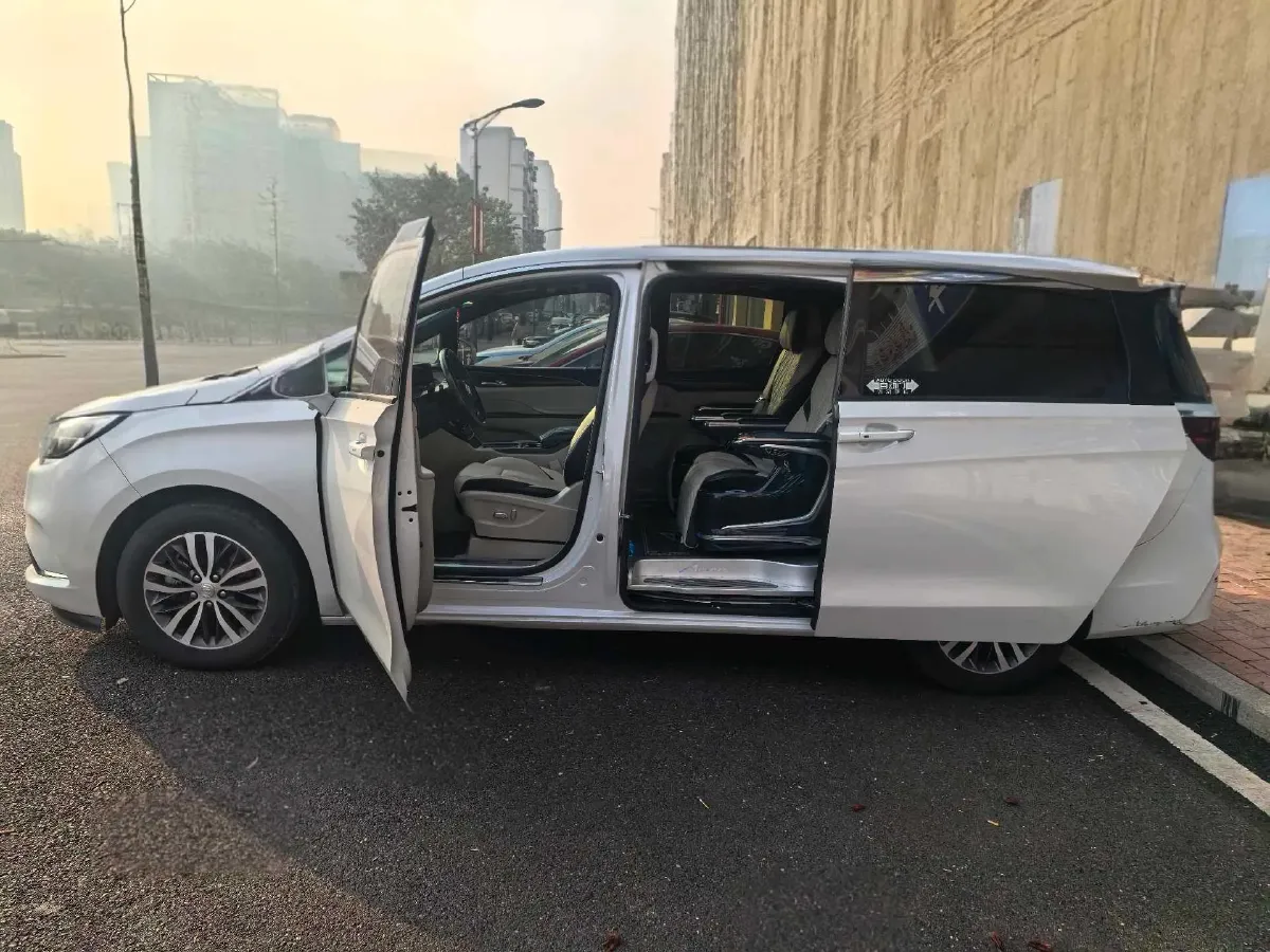 2021 Buick GL8 2.0T 237HP L4 9AT,autocango,china used car exporter,china ev exporter,chinese used car exporter,chinese used ev exporter