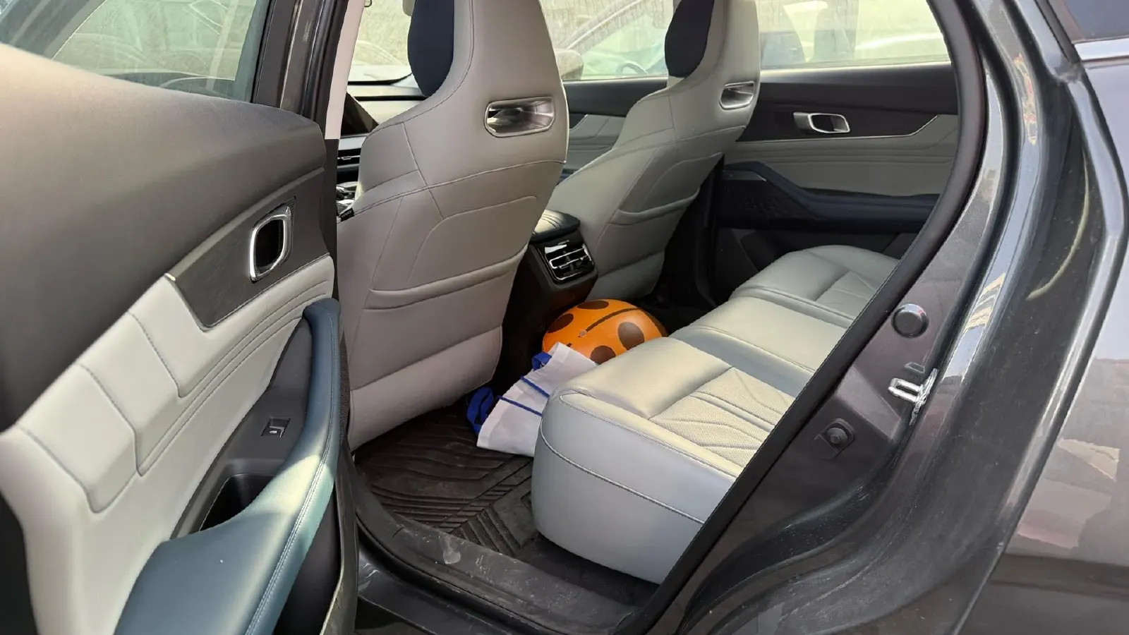 2023 ChangAn UNI-K iDD 1.5T 170HP L4 6TCT PHEV 28.39KWH,autocango,china used car exporter,china ev exporter,chinese used car exporter,chinese used ev exporter