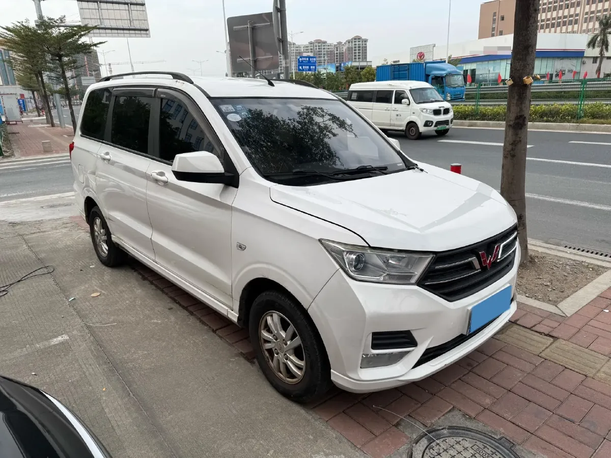 2018 WuLing HongGuang 1.5L 105HP L4 5MT,autocango,china used car exporter,china ev exporter,chinese used car exporter,chinese used ev exporter