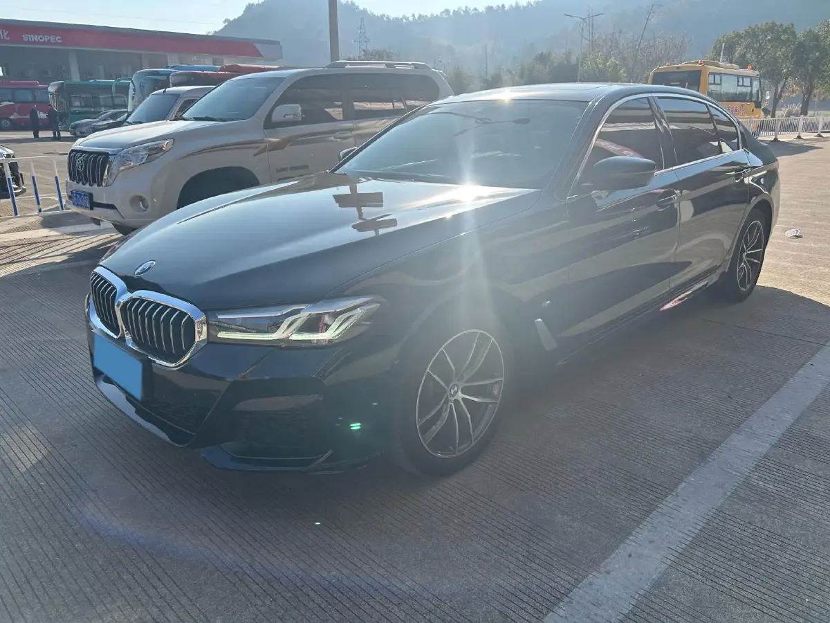 2022 BMW 5 Series 2.0T 184HP L4 8AT