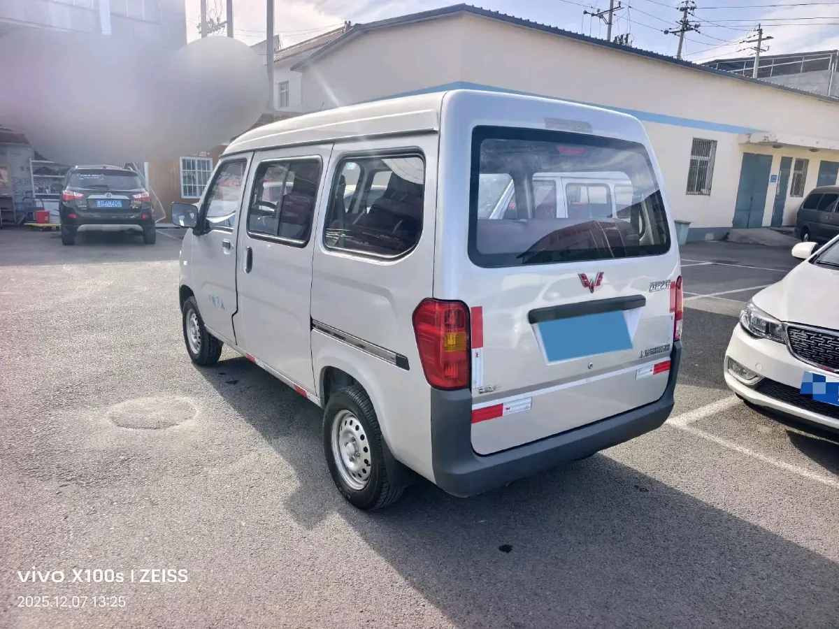 2015 WuLing ZhiGuang 1.2L 82HP L4 5MT,autocango,china used car exporter,china ev exporter,chinese used car exporter,chinese used ev exporter