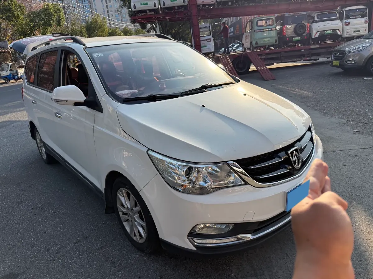 2016 BaoJun 730 1.5L 112HP L4 5MT,autocango,china used car exporter,china ev exporter,chinese used car exporter,chinese used ev exporter