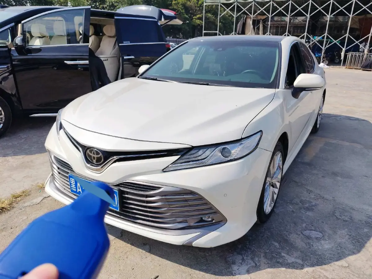 2019 Toyota Camry 2.5L 209HP L4 8AT