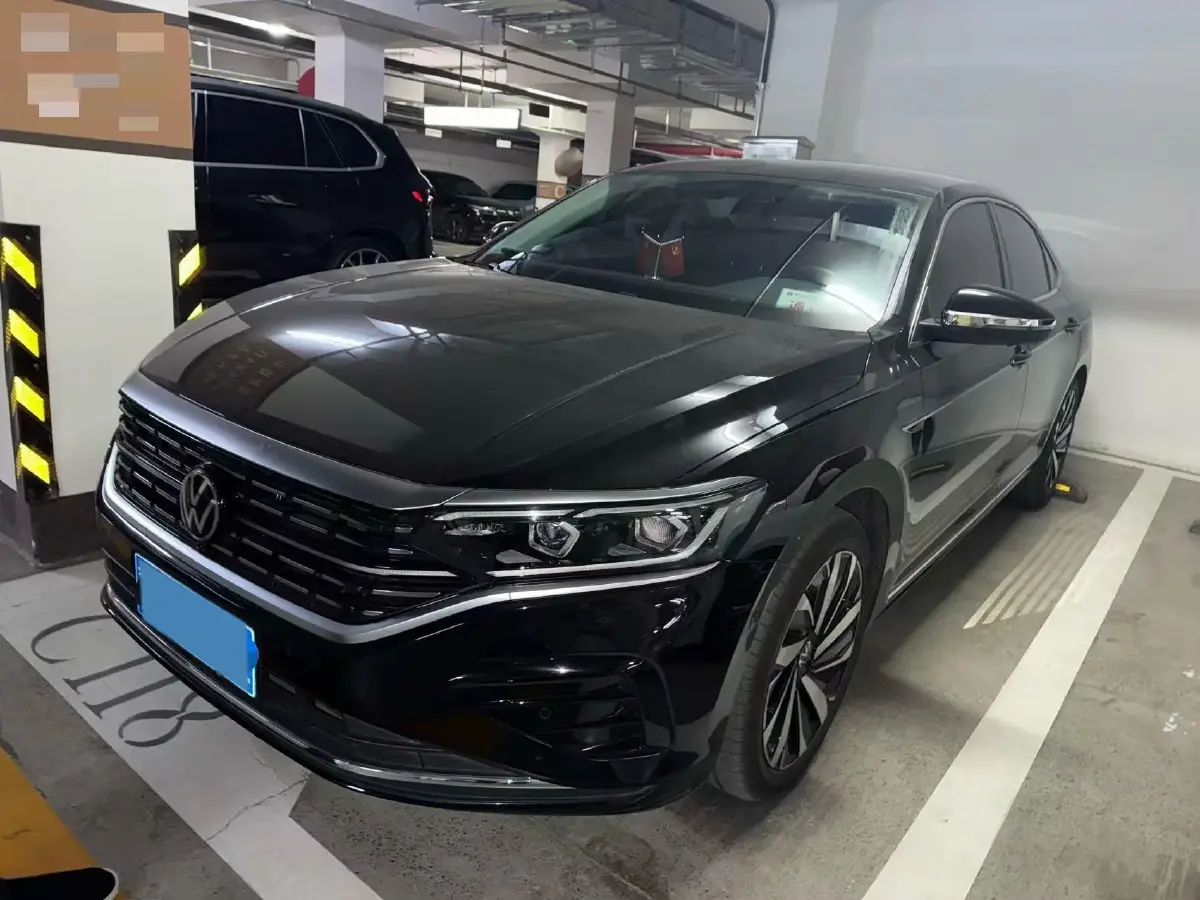 2023 Volkswagen Passat 2.0T 220HP L4 7DCT