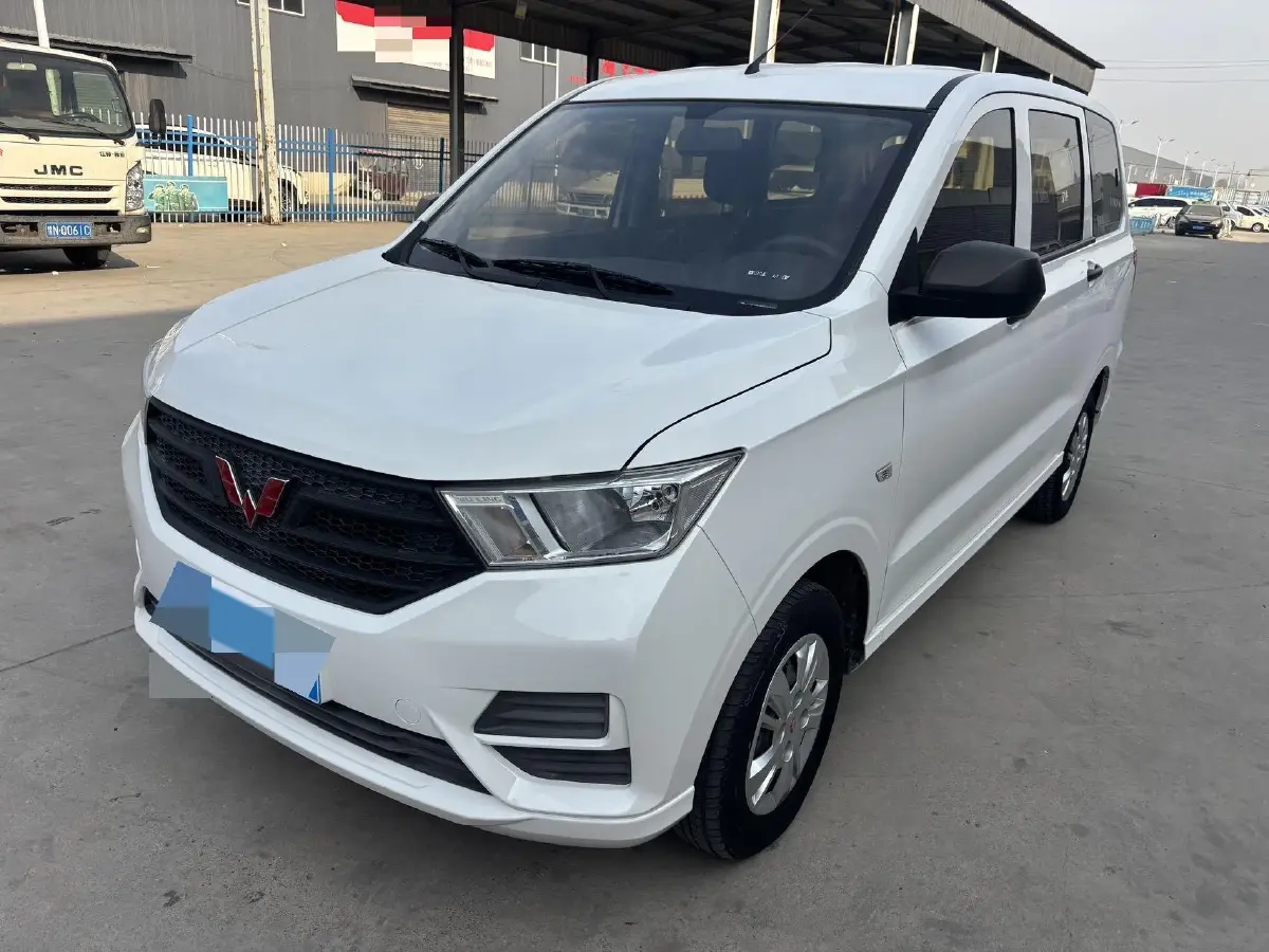 2021 WuLing RongGuang New Truck 1.5L 99HP L4 5MT