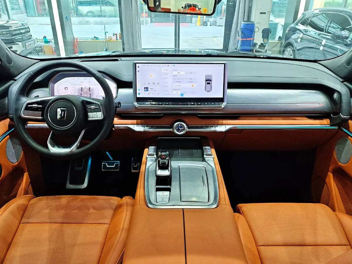 2024 Tank 700 3.0T 360HP V6 9AT PHEV 37.1KWH,autocango,china used car exporter,china ev exporter,chinese used car exporter,chinese used ev exporter