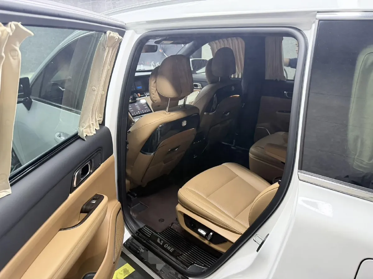 2021 Li ONE Range Extended 131HP REEV 40.5KWH,autocango,china used car exporter,china ev exporter,chinese used car exporter,chinese used ev exporter